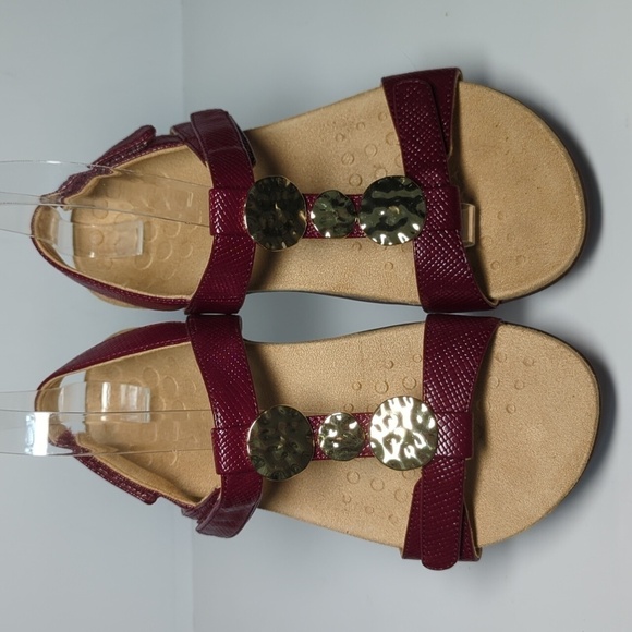 Vionic Farrah woven embossed burgundy sandals womans size 6.5 (wide) - Picture 3 of 16